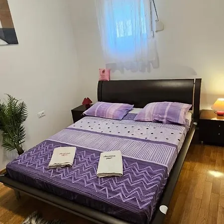 Adela Apartments - Beach Znjan Split *