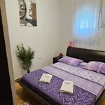Adela - Znjan Appartamento *