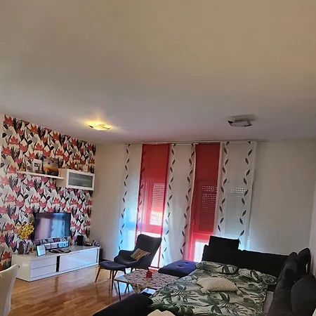 Adela - Znjan Апартаменты