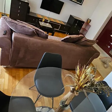 Adela - Znjan Сплит