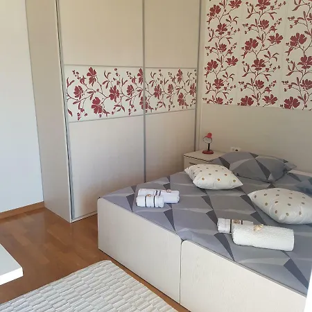Adela - Znjan Apartman *