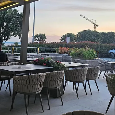 Adela - Znjan スプリト